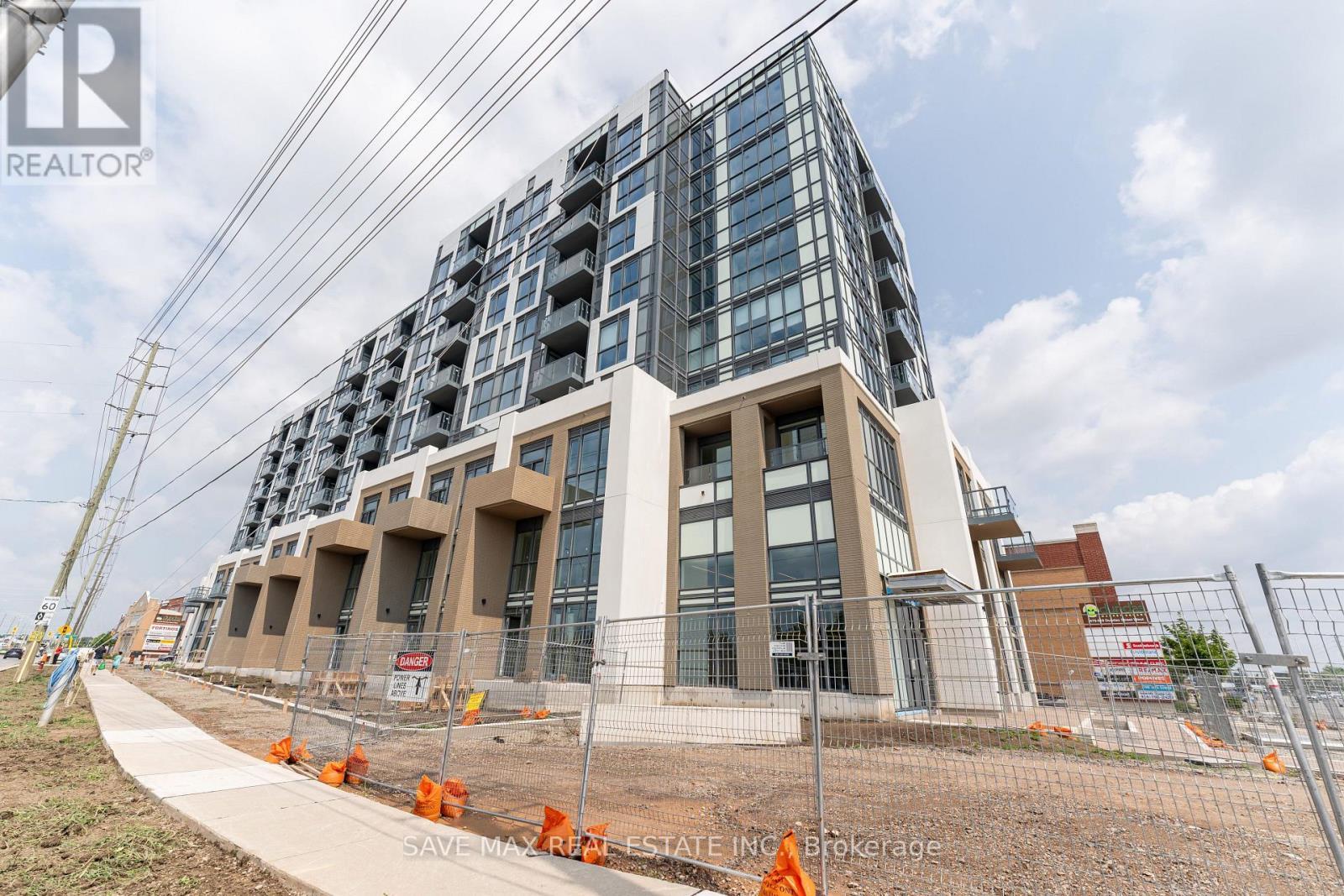 205 - 509 Dundas Street W, Oakville, ON - Outdoor With Facade