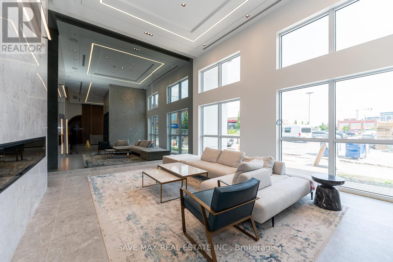 205 - 509 Dundas Street W, Oakville, ON - Indoor