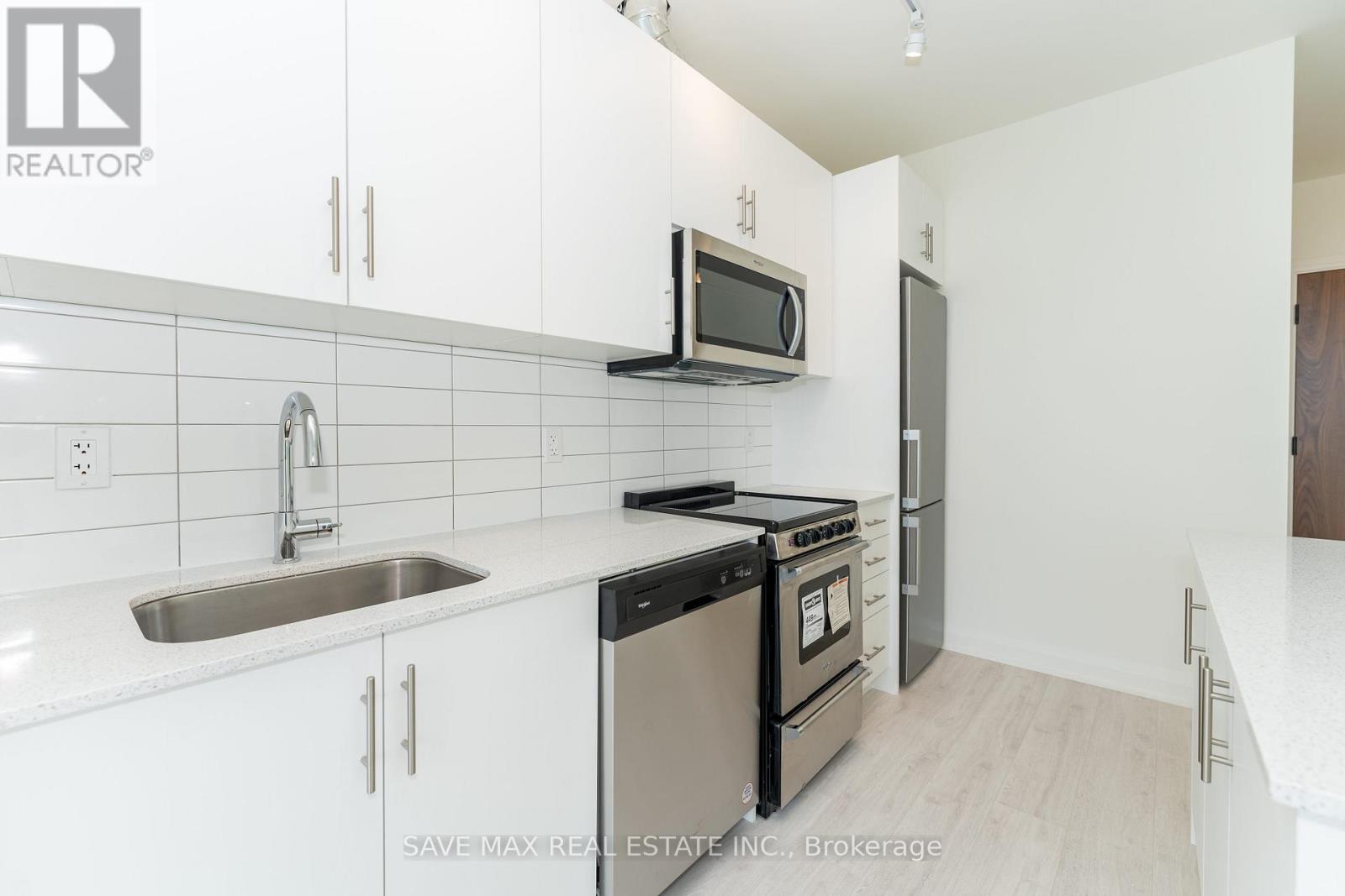 205 - 509 Dundas Street W, Oakville, ON - Indoor Photo Showing Kitchen With Upgraded Kitchen