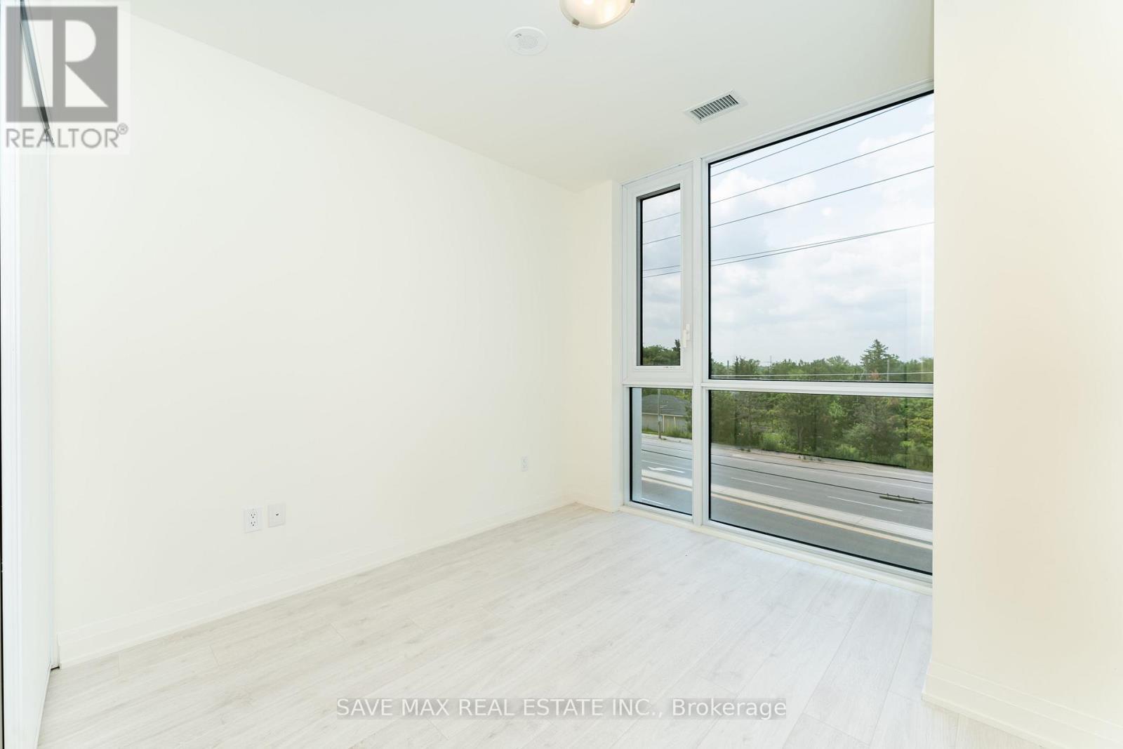 205 - 509 Dundas Street W, Oakville, ON - Indoor Photo Showing Other Room