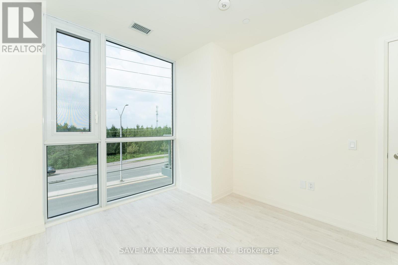 205 - 509 Dundas Street W, Oakville, ON - Indoor Photo Showing Other Room