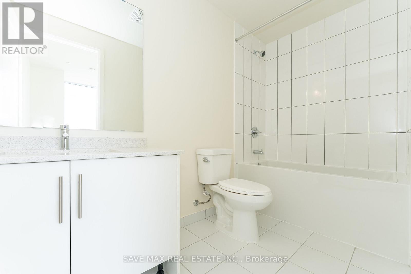 205 - 509 Dundas Street W, Oakville, ON - Indoor Photo Showing Bathroom
