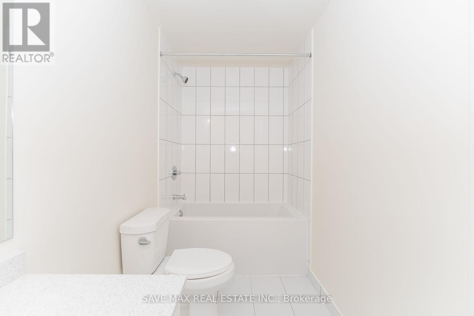 205 - 509 Dundas Street W, Oakville, ON - Indoor Photo Showing Bathroom