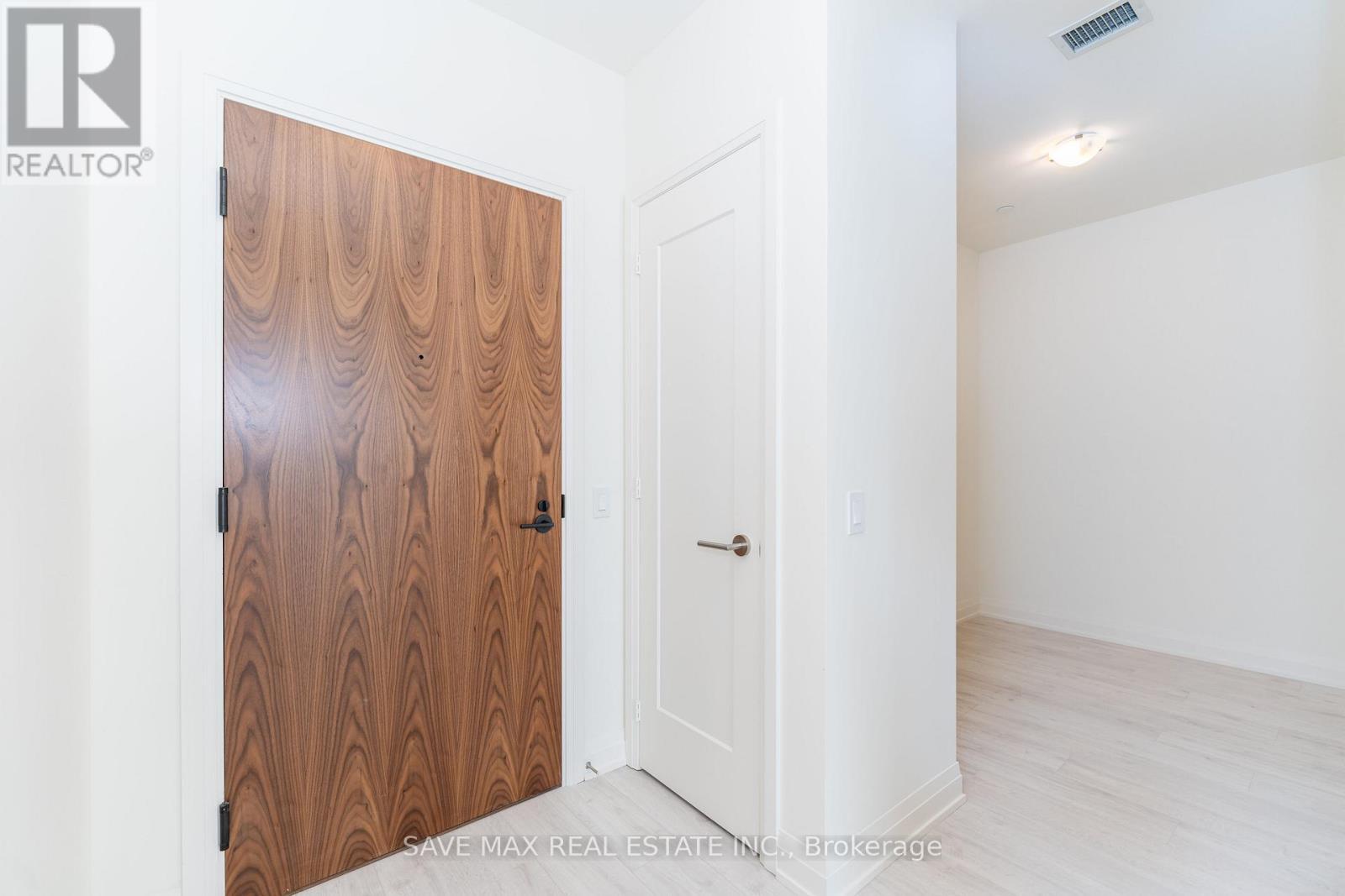 205 - 509 Dundas Street W, Oakville, ON - Indoor Photo Showing Other Room