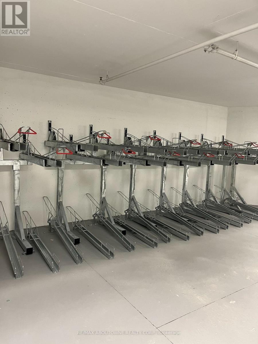 3401 - 395 Square One Drive, Mississauga, ON - Indoor Photo Showing Gym Room