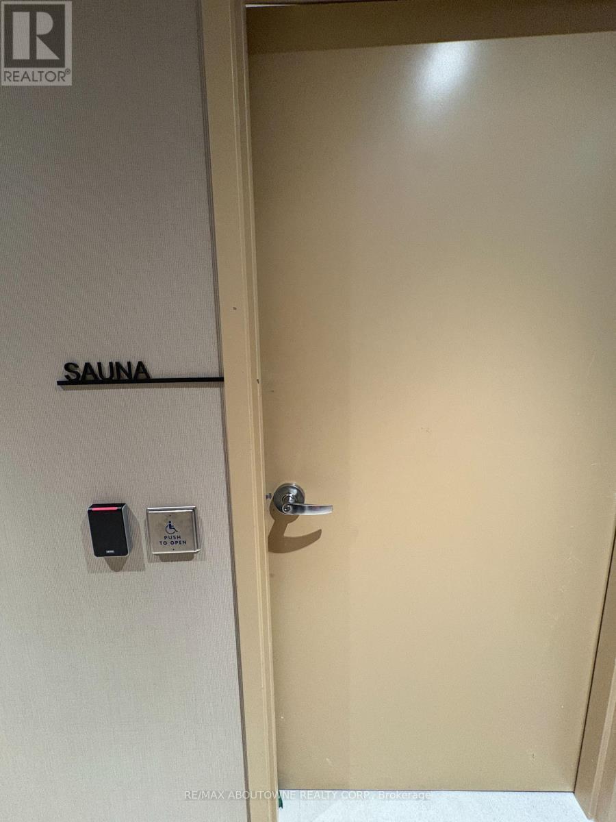 3401 - 395 Square One Drive, Mississauga, ON - Indoor Photo Showing Other Room