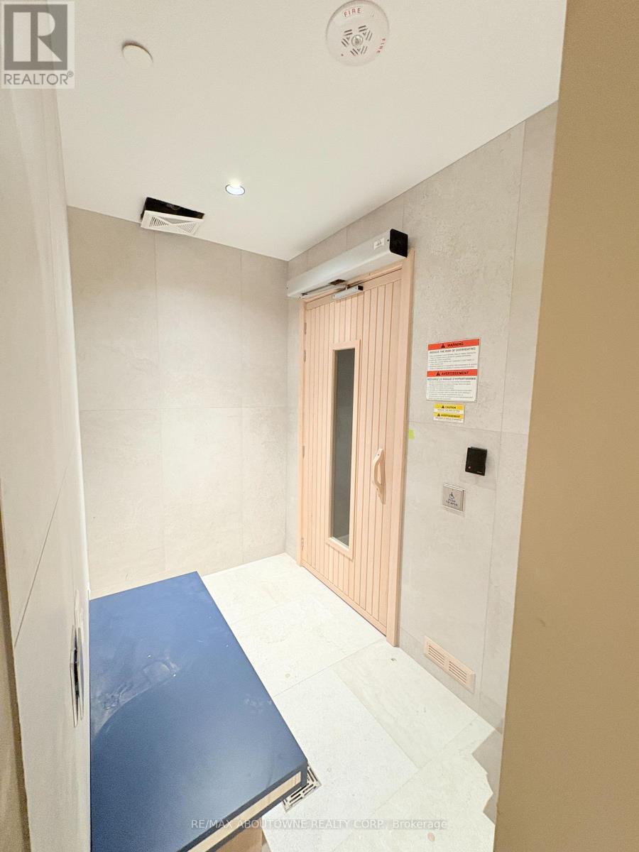 3401 - 395 Square One Drive, Mississauga, ON - Indoor Photo Showing Other Room