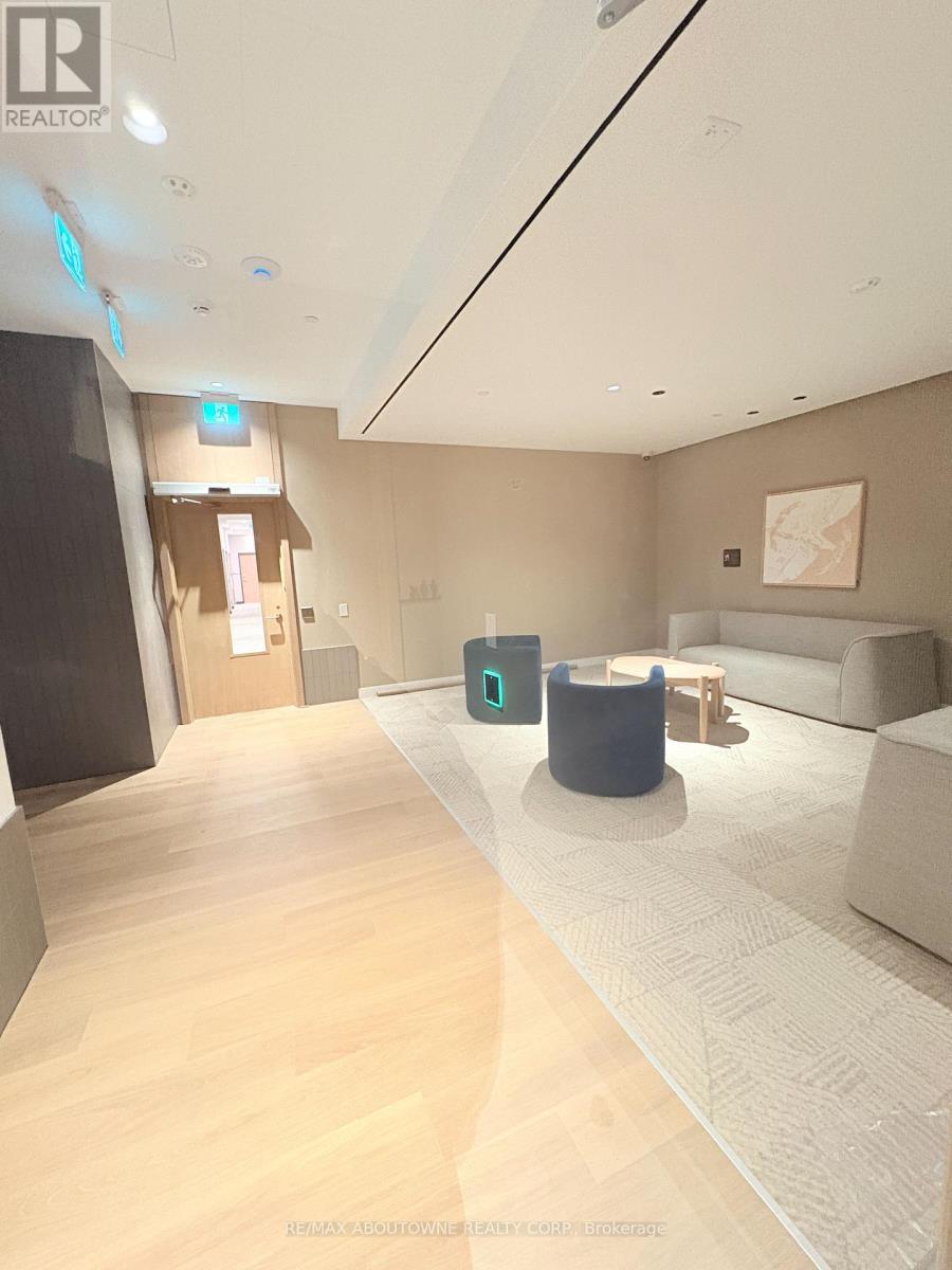 3401 - 395 Square One Drive, Mississauga, ON - Indoor Photo Showing Other Room