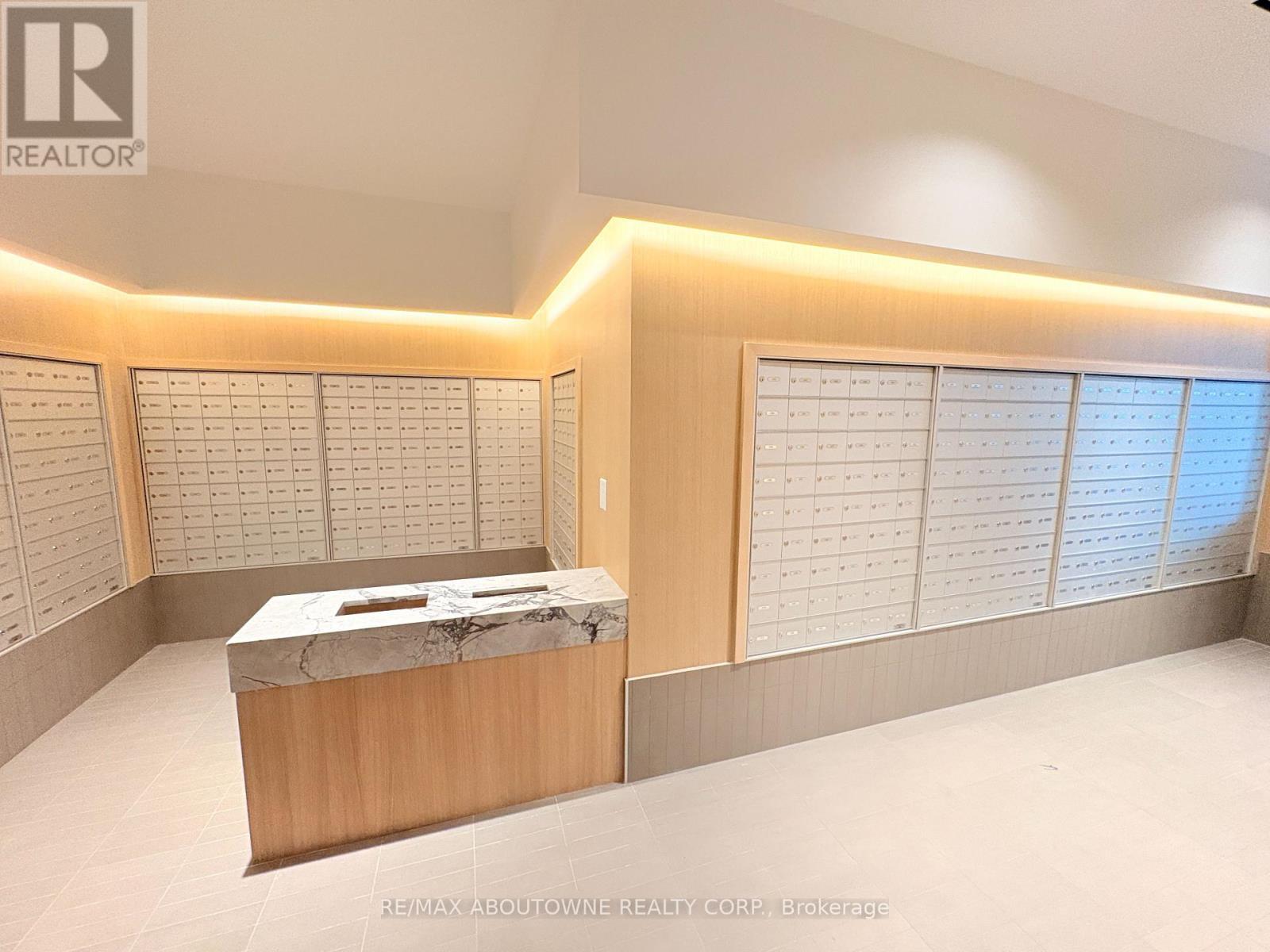 3401 - 395 Square One Drive, Mississauga, ON - Indoor Photo Showing Other Room