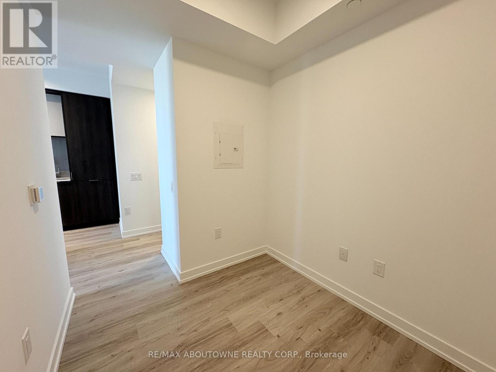 3401 - 395 Square One Drive, Mississauga, ON - Indoor Photo Showing Other Room