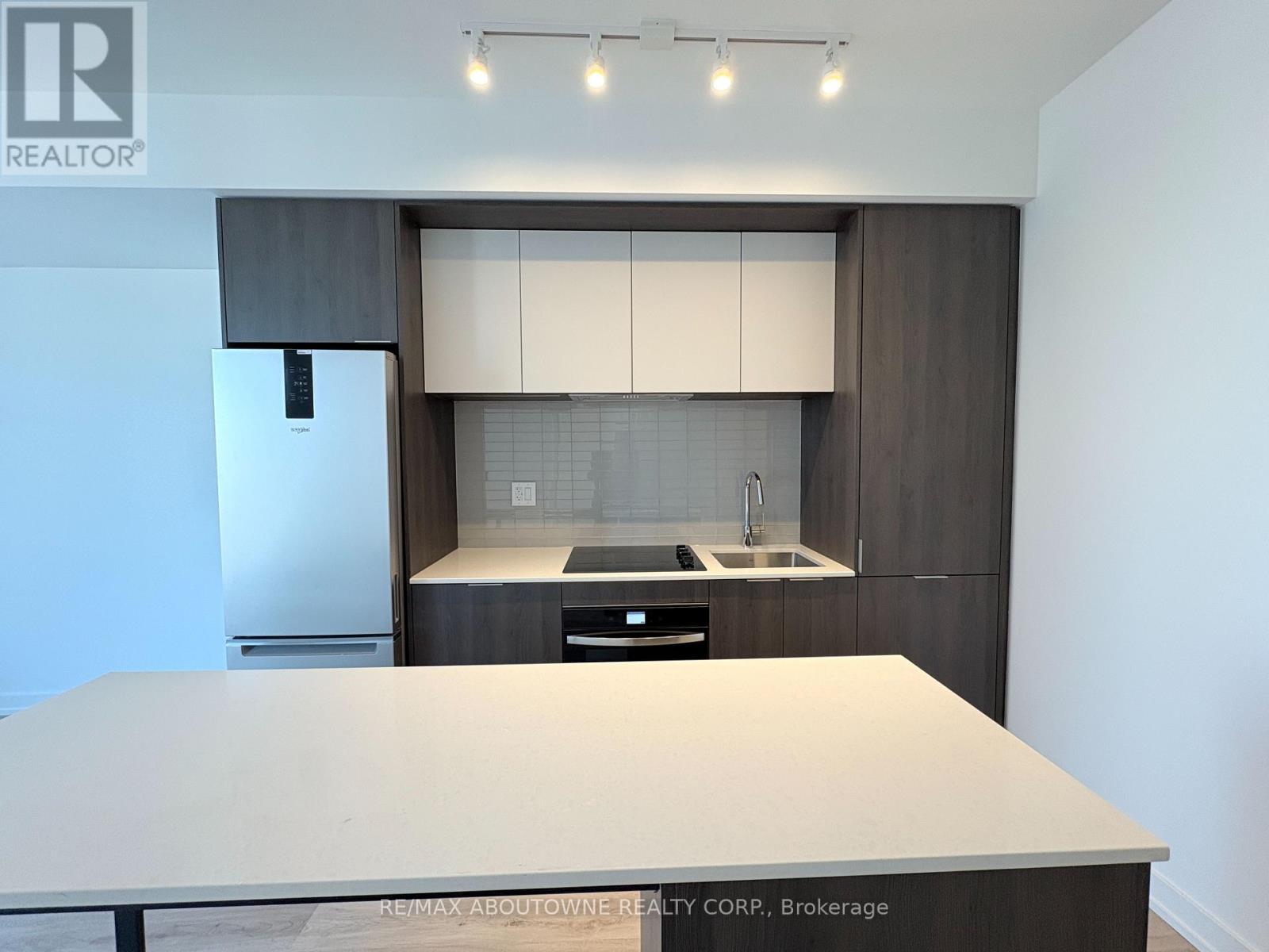 3401 - 395 Square One Drive, Mississauga, ON - Indoor Photo Showing Kitchen