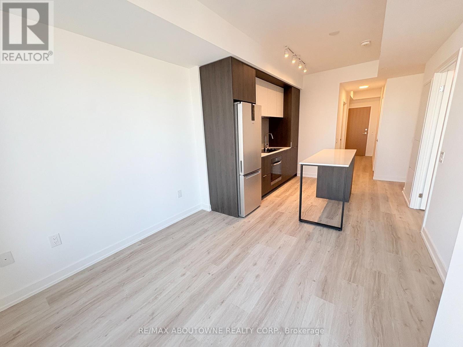 3401 - 395 Square One Drive, Mississauga, ON - Indoor Photo Showing Kitchen