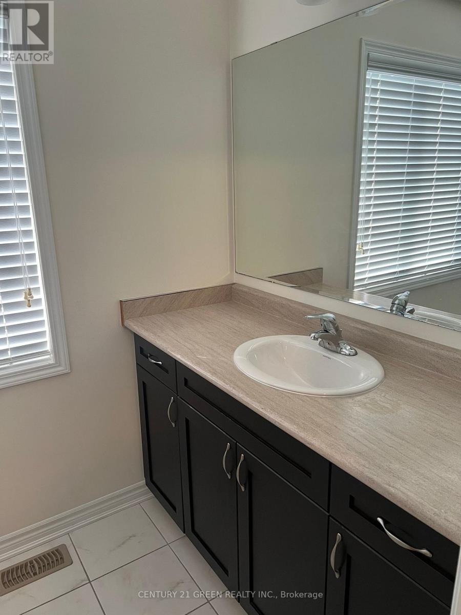 69 Reichert Court S, Milton, ON - Indoor Photo Showing Bathroom