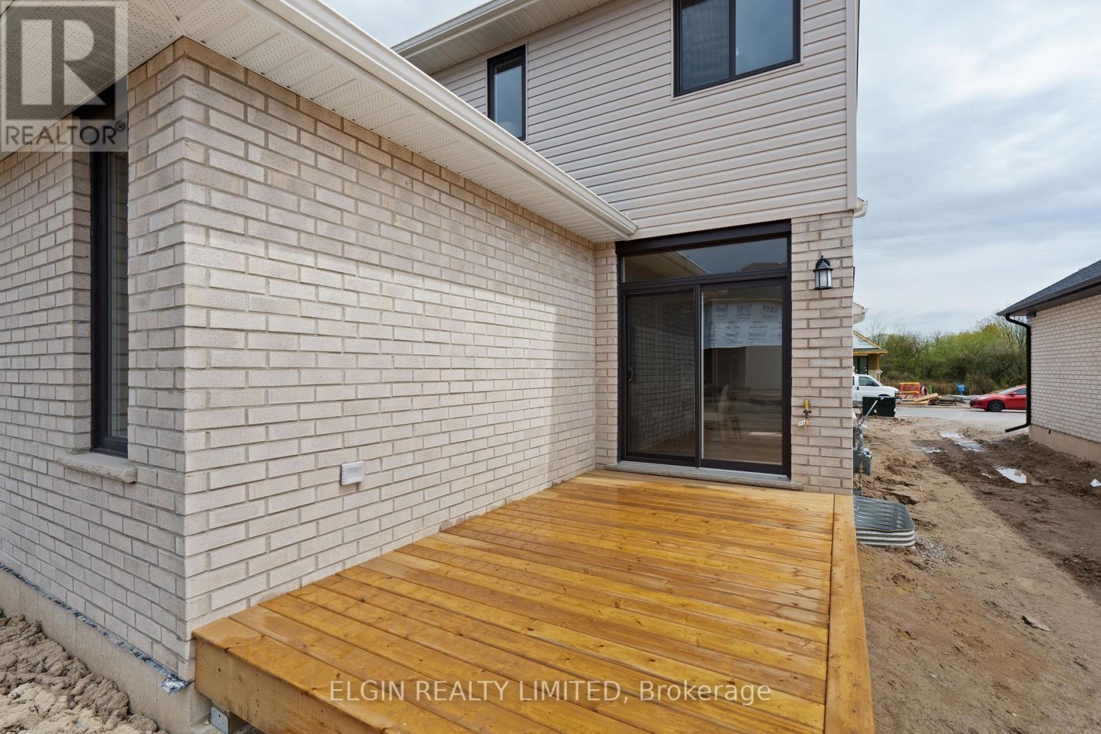 29 Hemlock Crescent, Aylmer, ON - Outdoor With Exterior