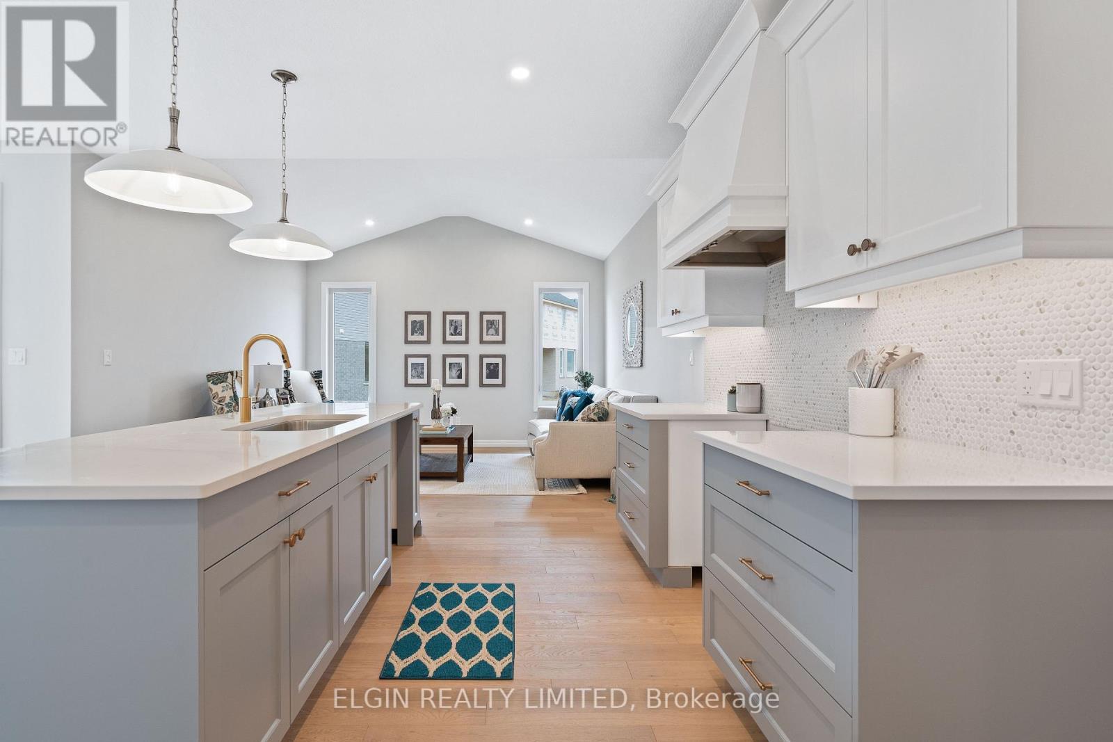 29 Hemlock Crescent, Aylmer, ON - Indoor Photo Showing Kitchen With Upgraded Kitchen