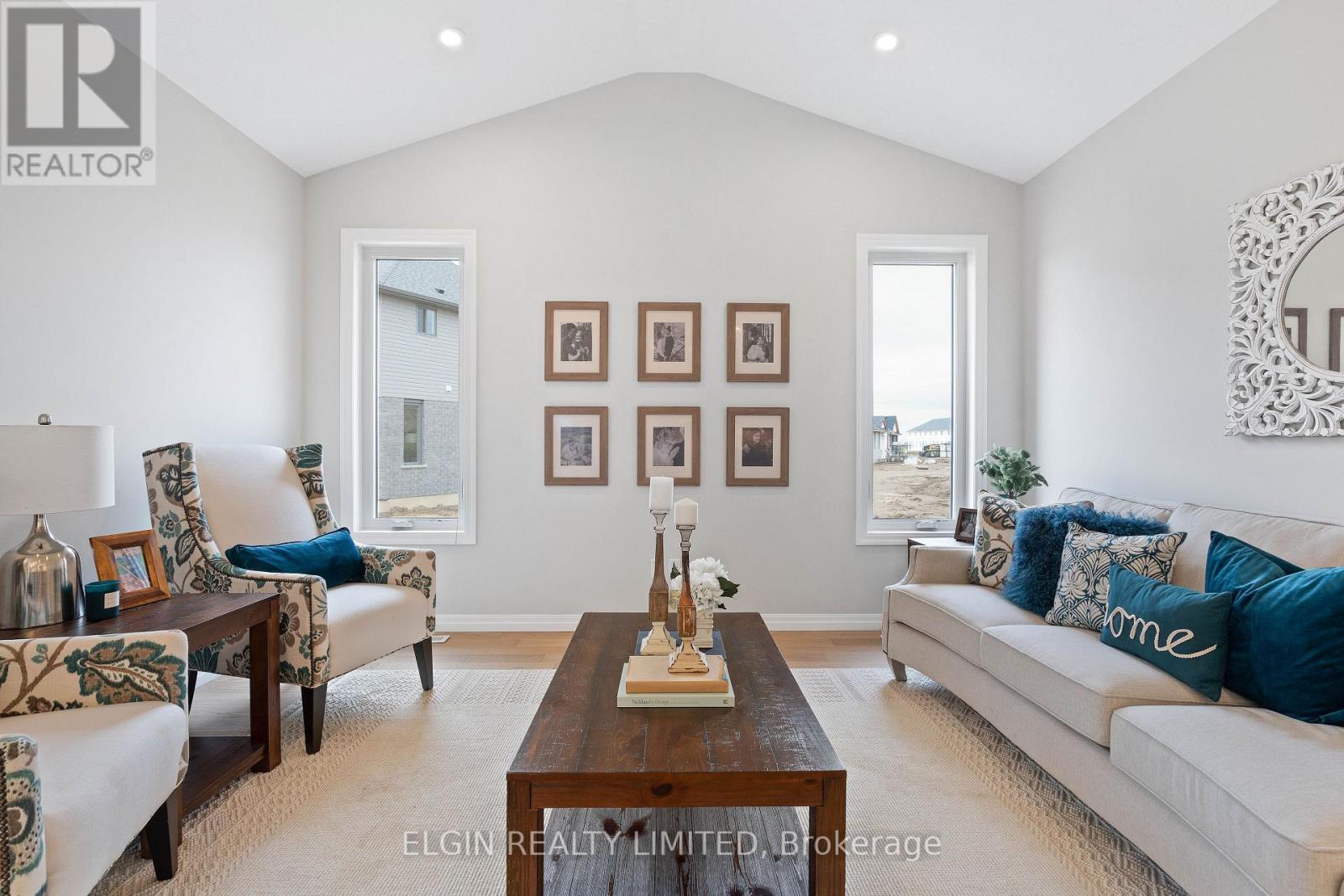 29 Hemlock Crescent, Aylmer, ON - Indoor Photo Showing Living Room