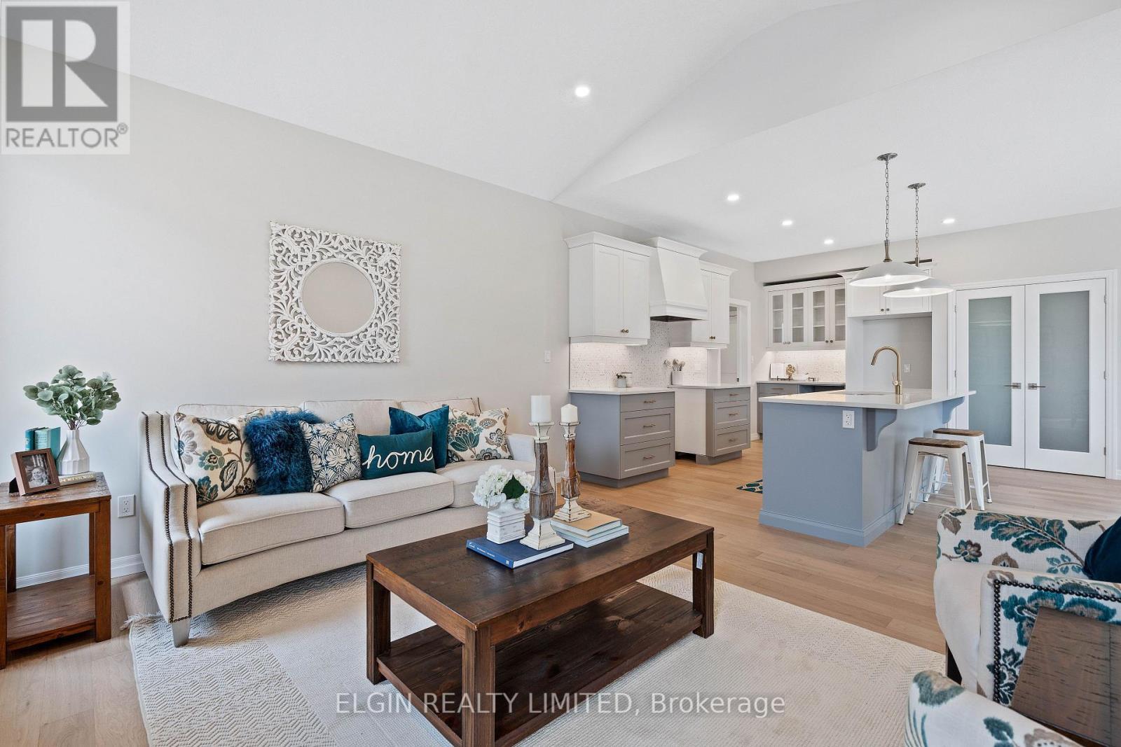 29 Hemlock Crescent, Aylmer, ON - Indoor Photo Showing Living Room
