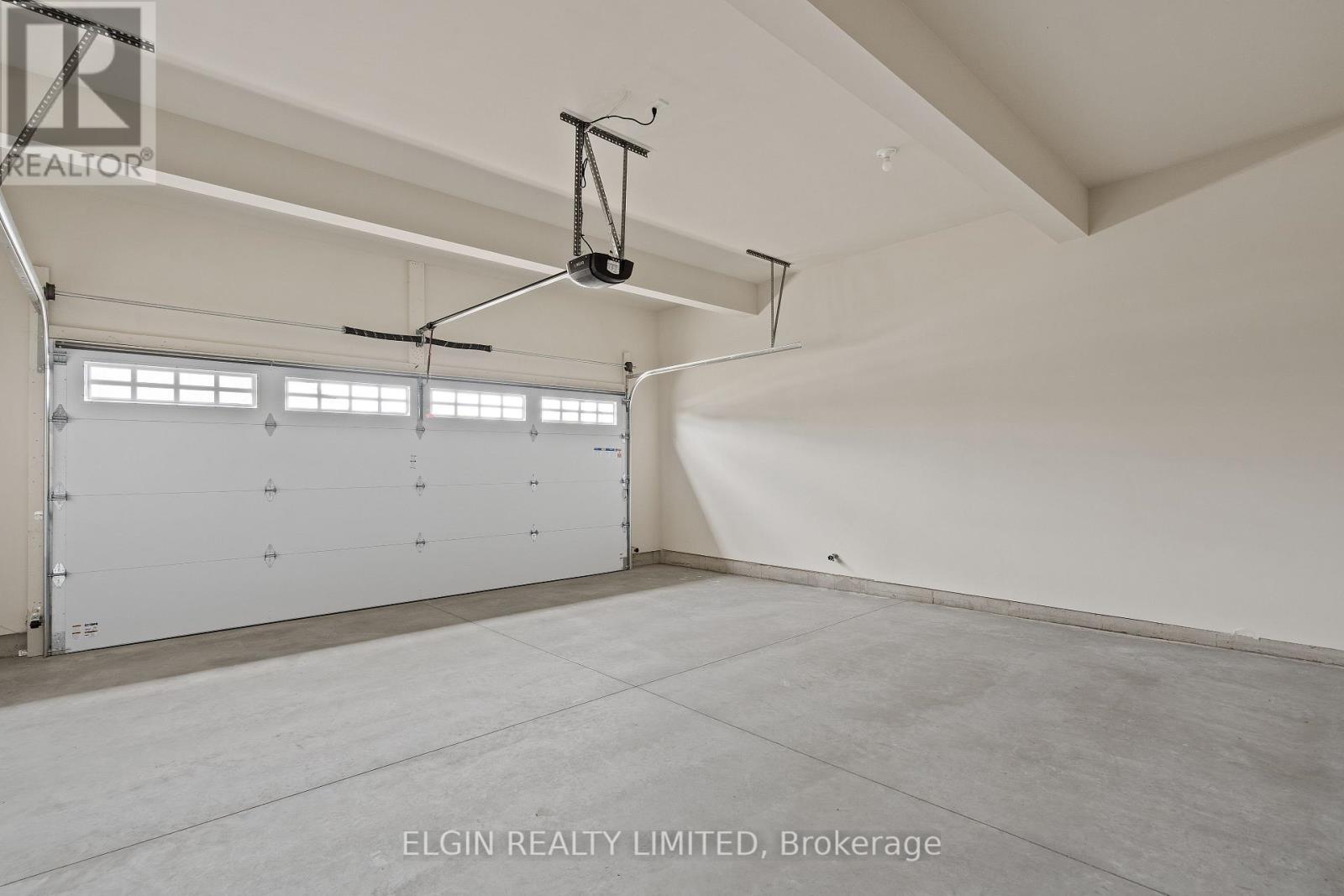 29 Hemlock Crescent, Aylmer, ON - Indoor Photo Showing Garage