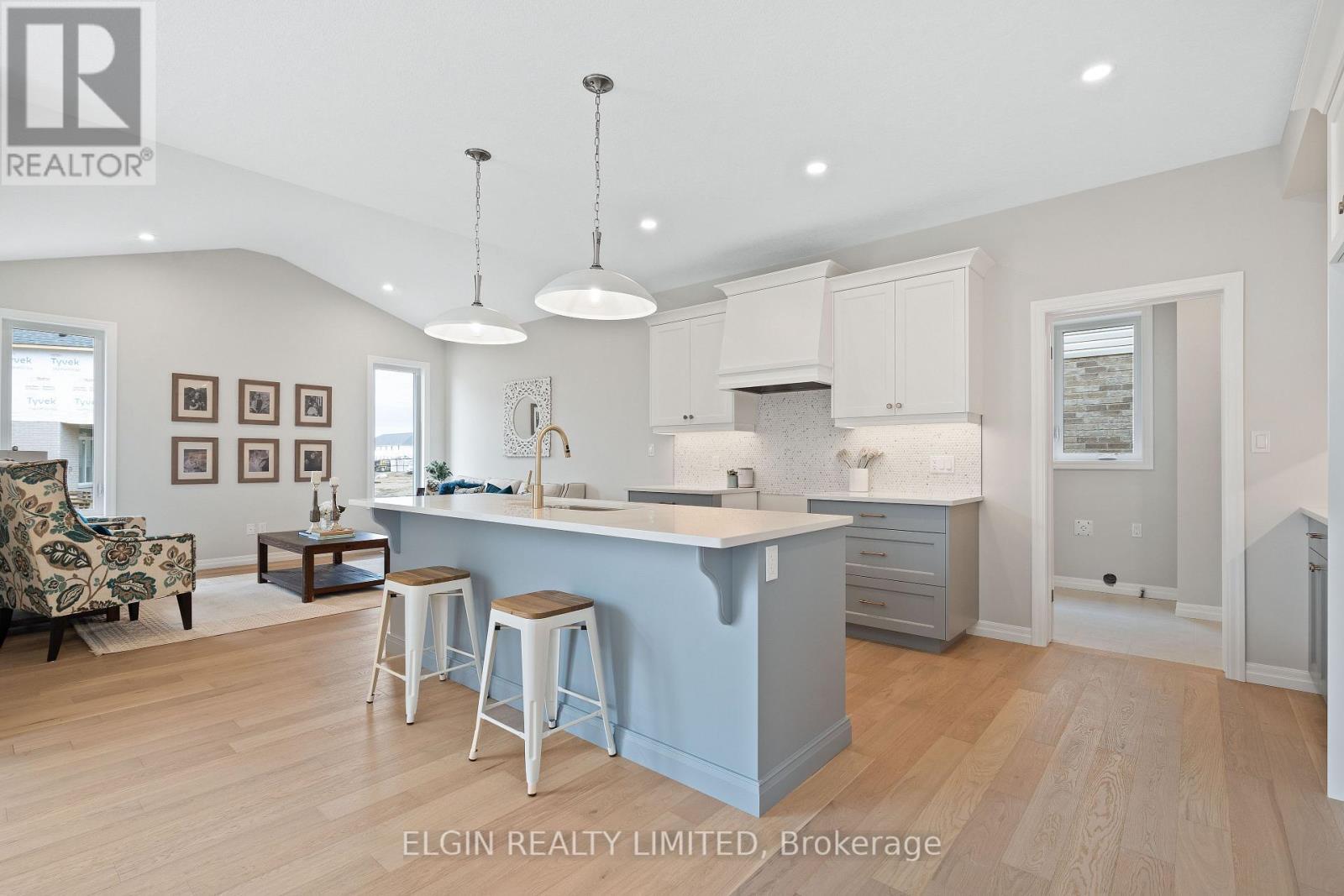 29 Hemlock Crescent, Aylmer, ON - Indoor Photo Showing Kitchen With Upgraded Kitchen