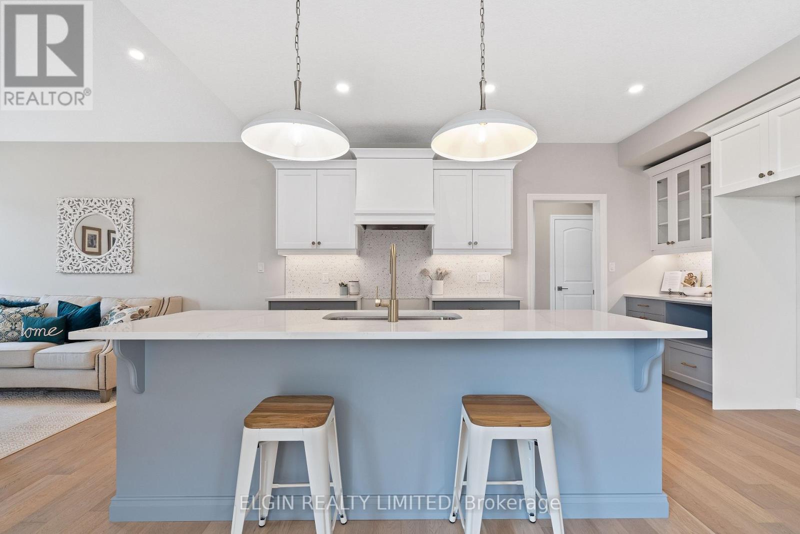 29 Hemlock Crescent, Aylmer, ON - Indoor Photo Showing Kitchen With Upgraded Kitchen