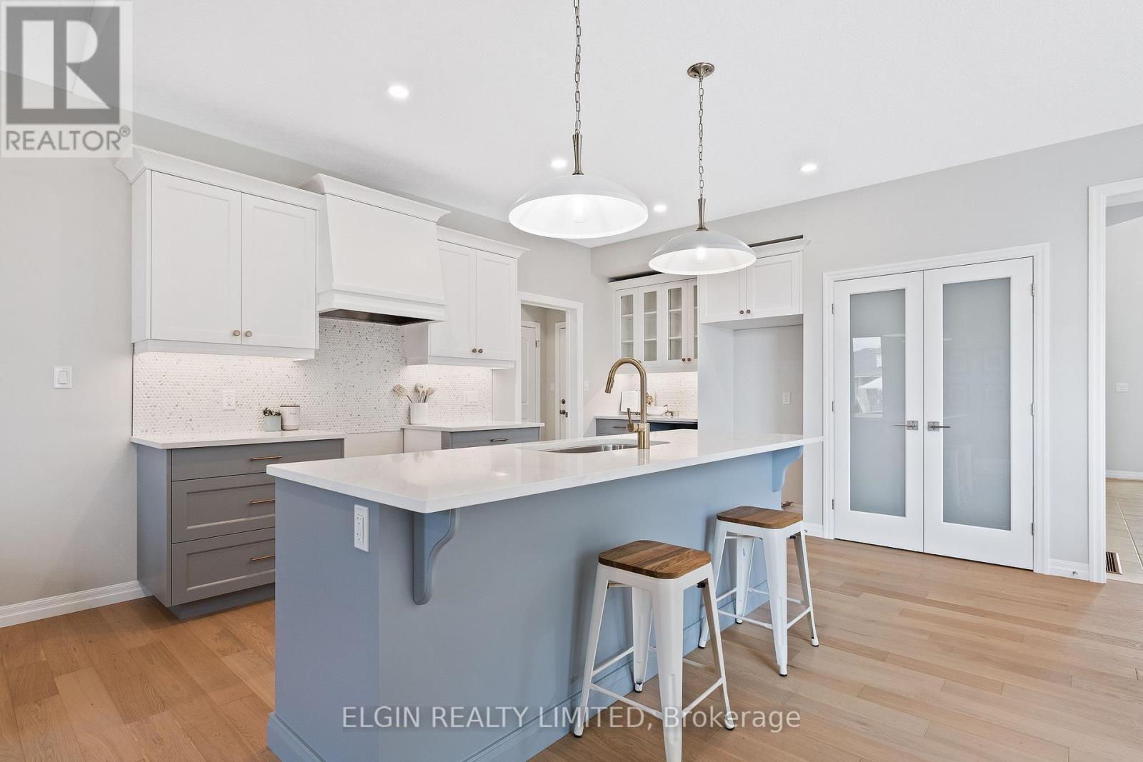 29 Hemlock Crescent, Aylmer, ON - Indoor Photo Showing Kitchen With Upgraded Kitchen