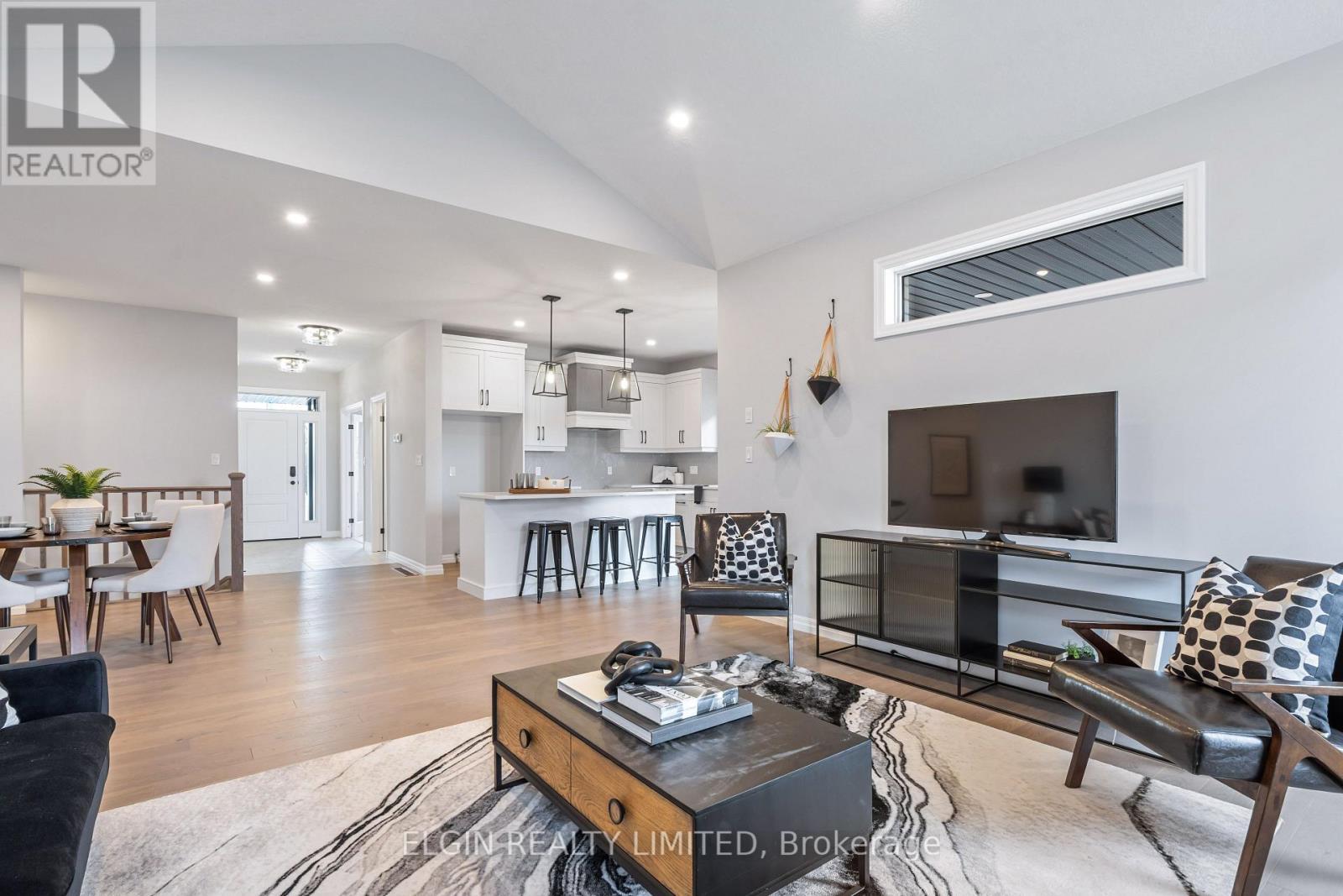 31 Hemlock Crescent, Aylmer, ON - Indoor Photo Showing Living Room