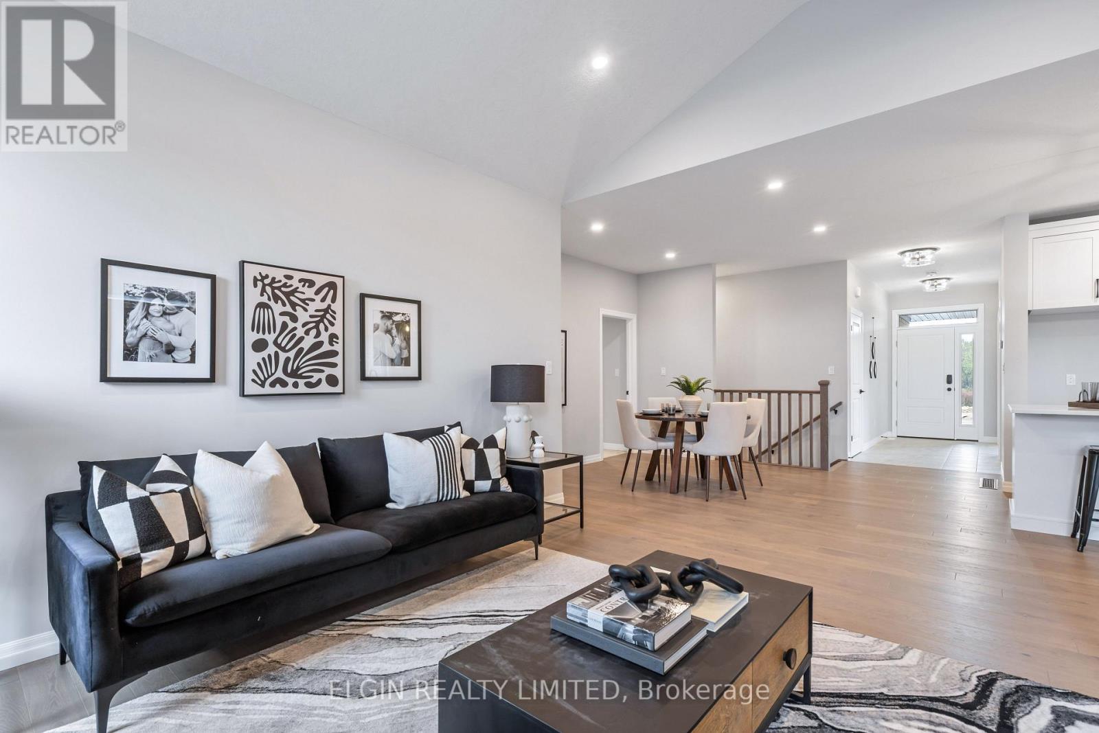 31 Hemlock Crescent, Aylmer, ON - Indoor Photo Showing Living Room