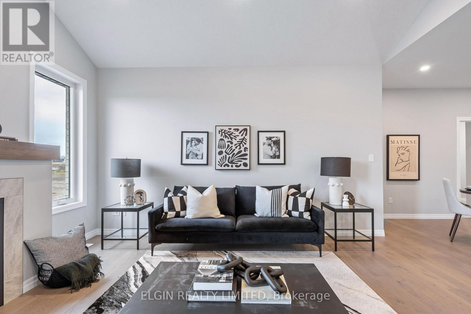 31 Hemlock Crescent, Aylmer, ON - Indoor Photo Showing Living Room