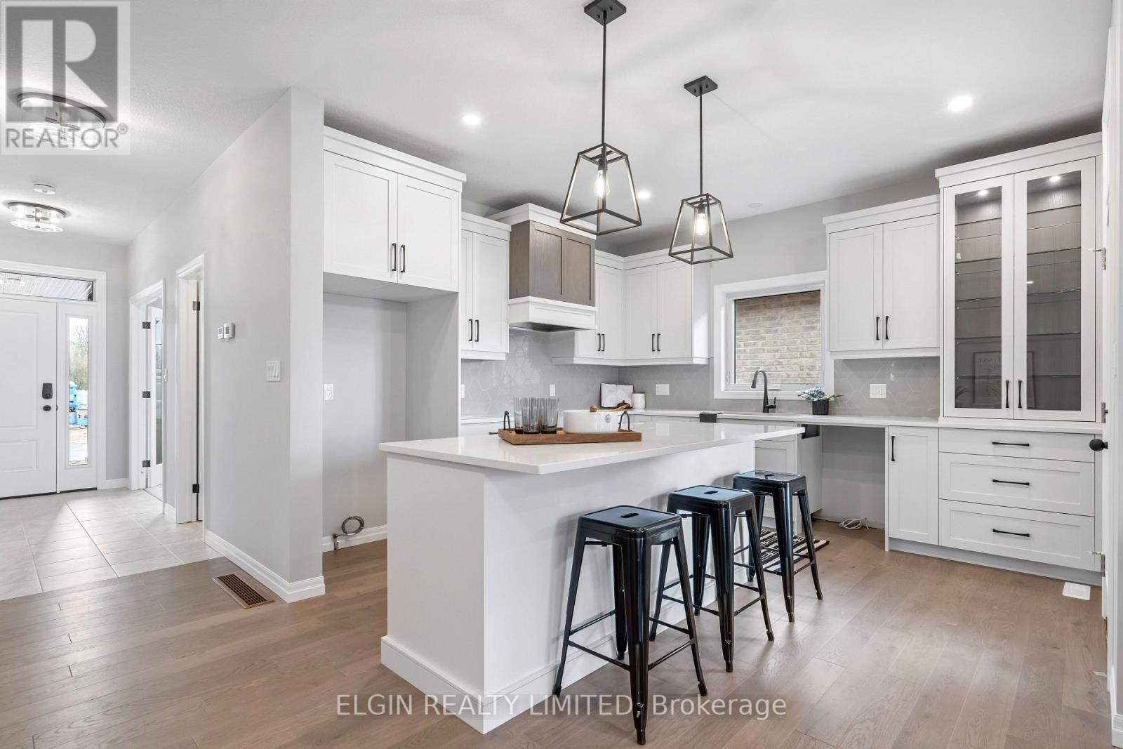 31 Hemlock Crescent, Aylmer, ON - Indoor Photo Showing Kitchen With Upgraded Kitchen