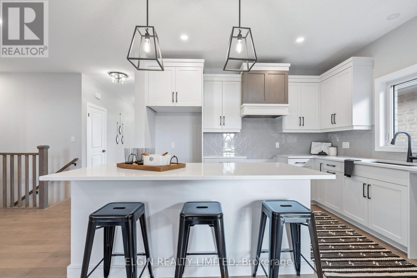 31 Hemlock Crescent, Aylmer, ON - Indoor Photo Showing Kitchen With Upgraded Kitchen