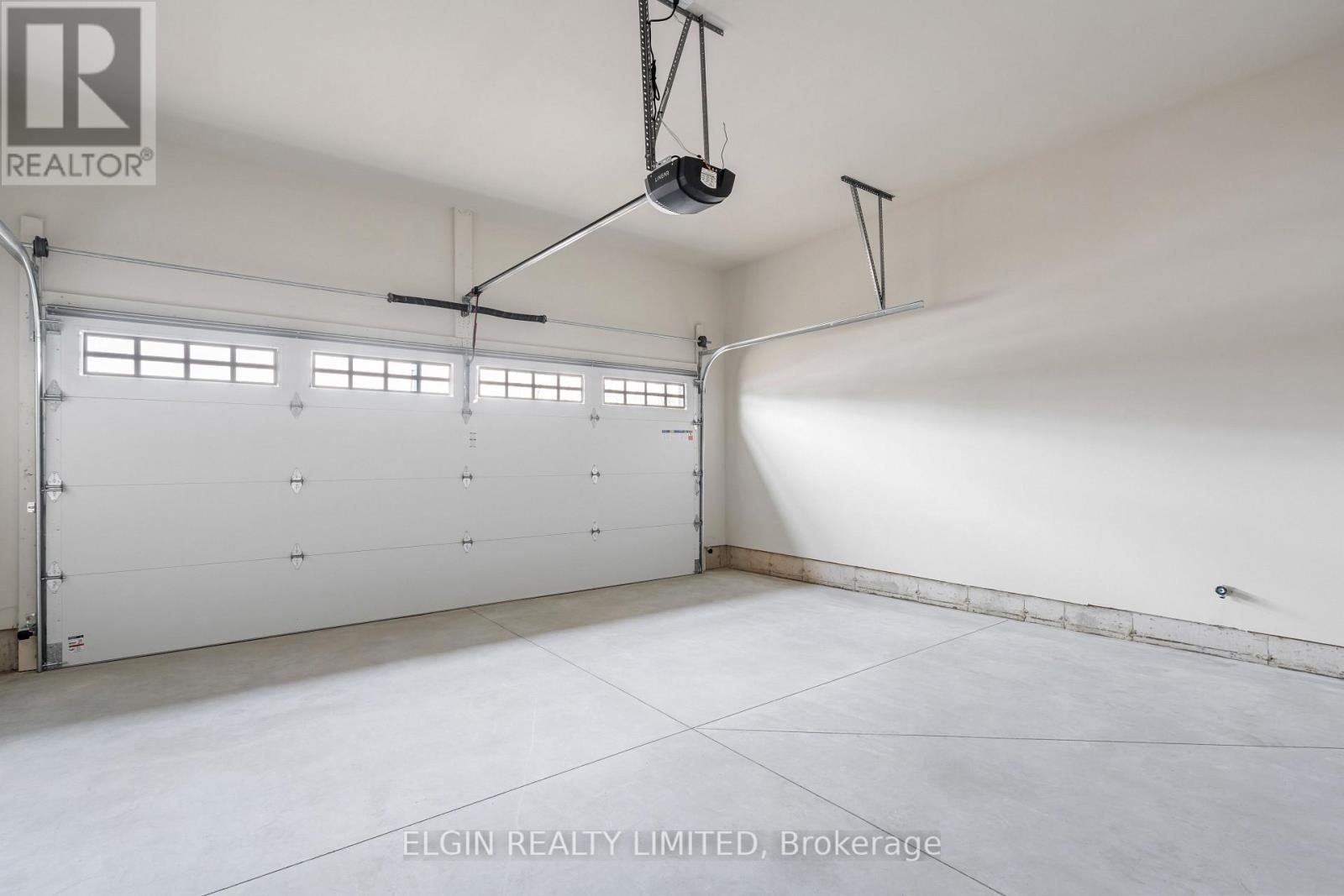 31 Hemlock Crescent, Aylmer, ON - Indoor Photo Showing Garage