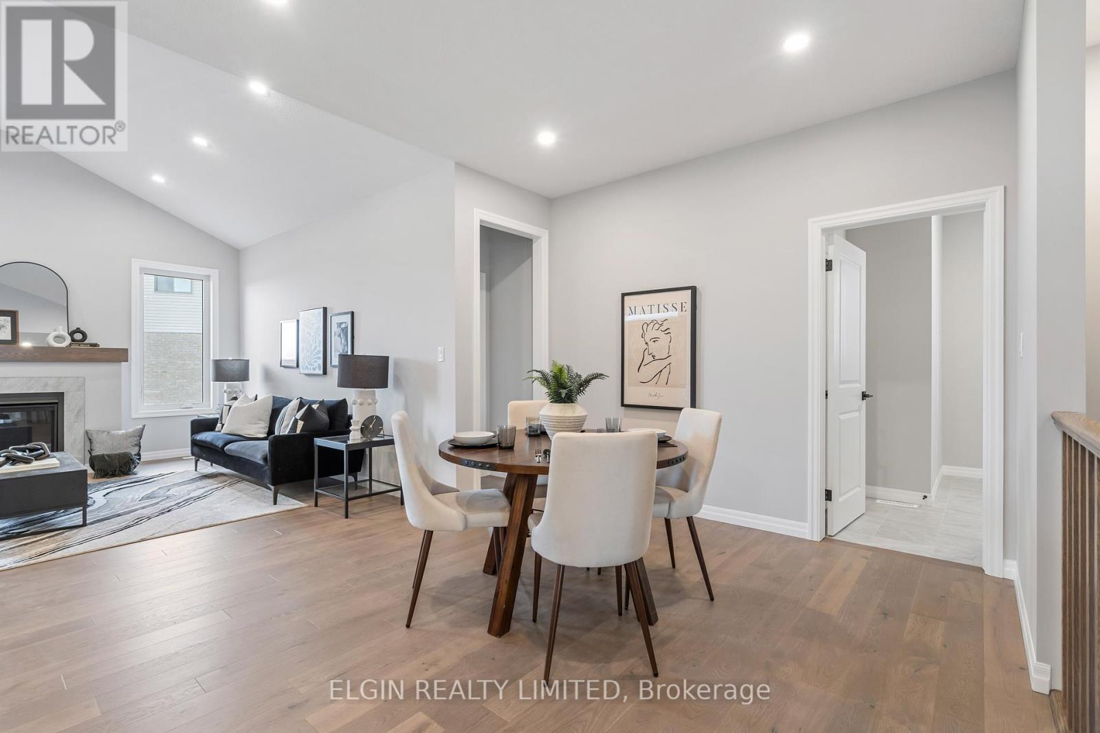 31 Hemlock Crescent, Aylmer, ON - Indoor With Fireplace