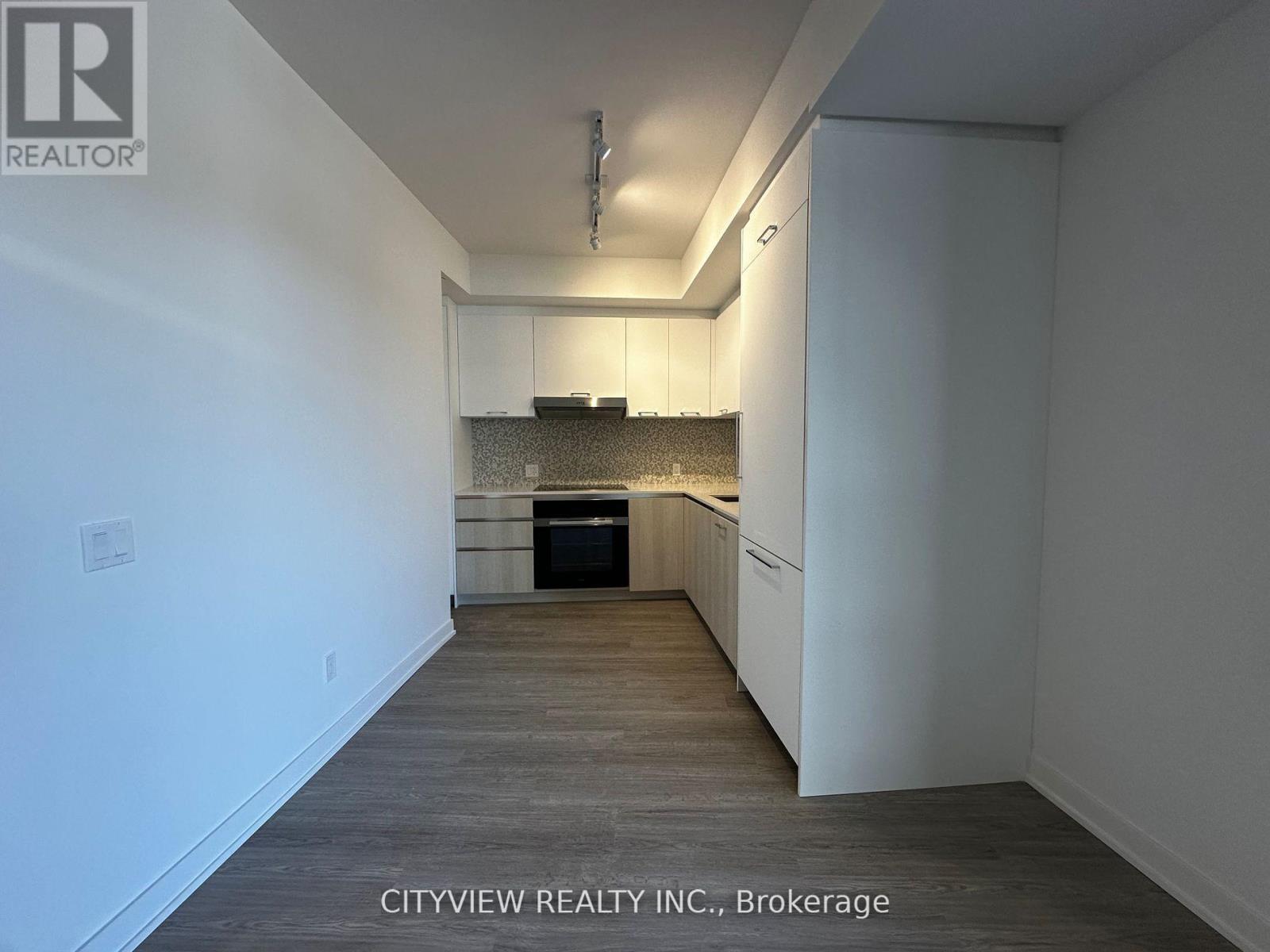 233 - 8188 Yonge Street, Vaughan, ON - Indoor Photo Showing Kitchen