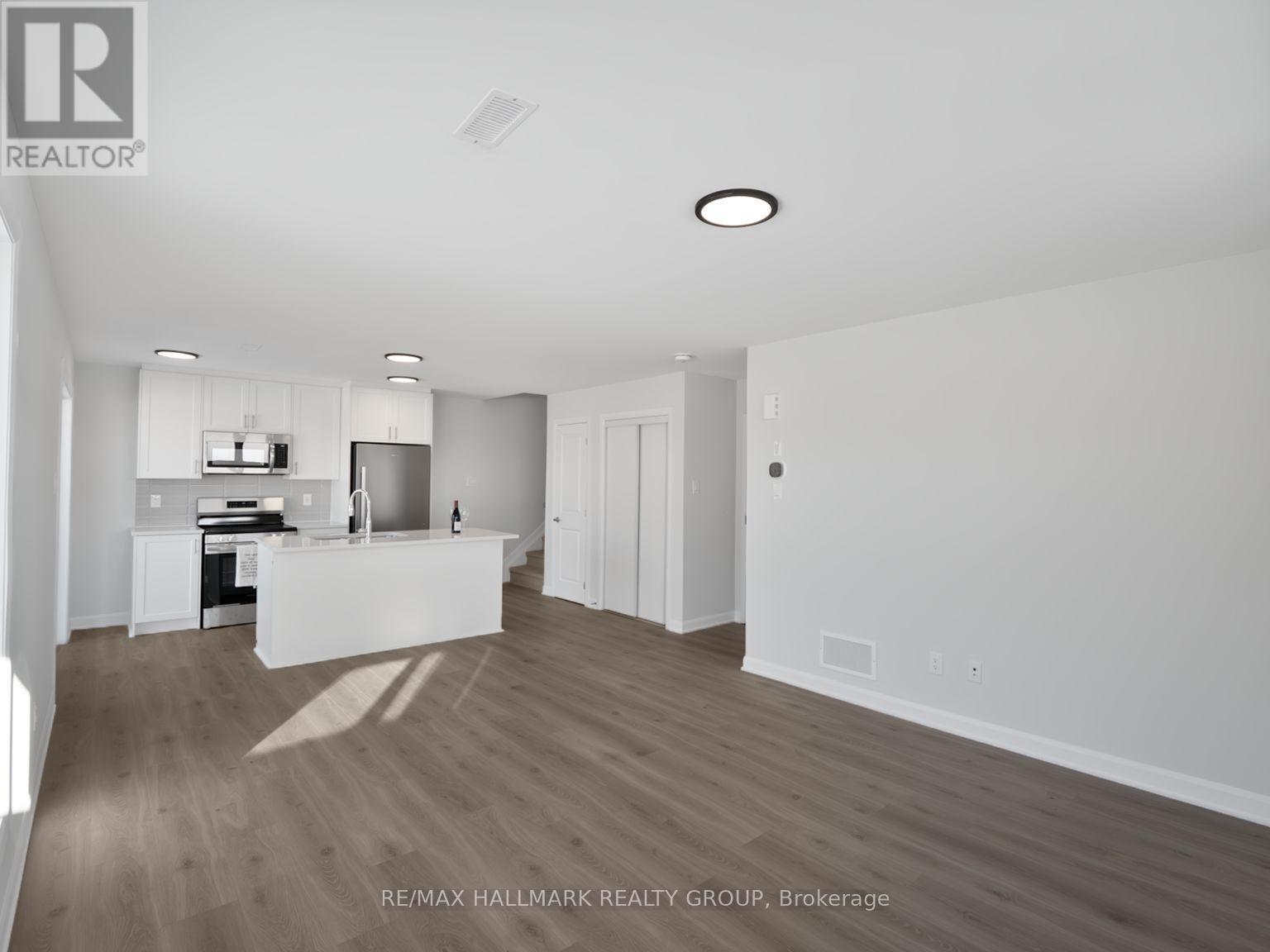11 - 301 Glenroy Gilbert Drive, Ottawa, ON - Indoor Photo Showing Kitchen