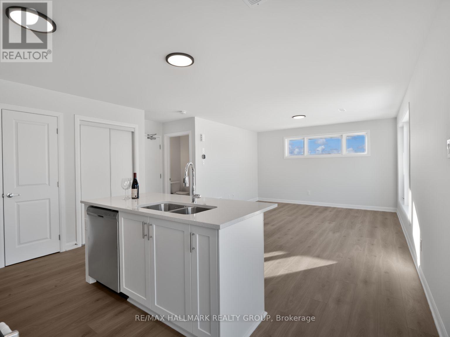 11 - 301 Glenroy Gilbert Drive, Ottawa, ON - Indoor Photo Showing Kitchen With Double Sink