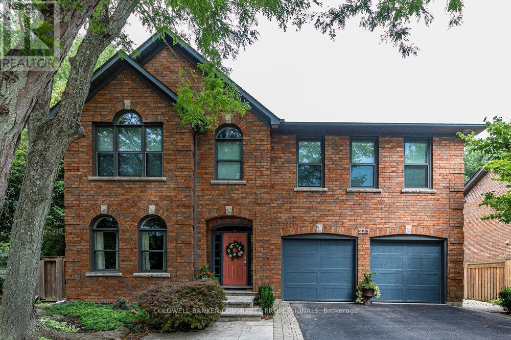 223 Briar Hill Crescent, Hamilton, ON - Outdoor With Facade
