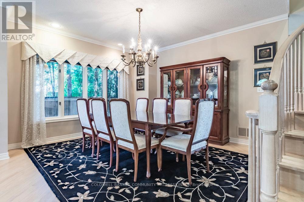 223 Briar Hill Crescent, Hamilton, ON - Indoor Photo Showing Dining Room