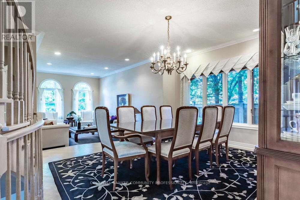 223 Briar Hill Crescent, Hamilton, ON - Indoor Photo Showing Dining Room