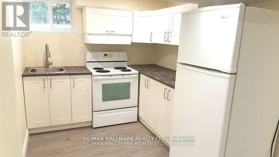 Lower - 9884 Bayview Avenue, Richmond Hill, ON - Indoor Photo Showing Kitchen