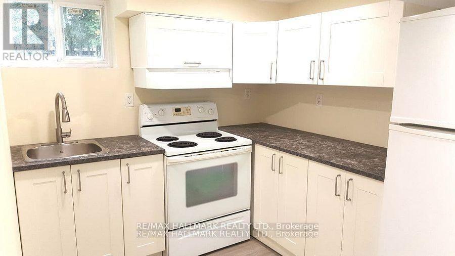 Lower - 9884 Bayview Avenue, Richmond Hill, ON - Indoor Photo Showing Kitchen