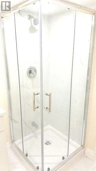 Lower - 9884 Bayview Avenue, Richmond Hill, ON - Indoor Photo Showing Bathroom