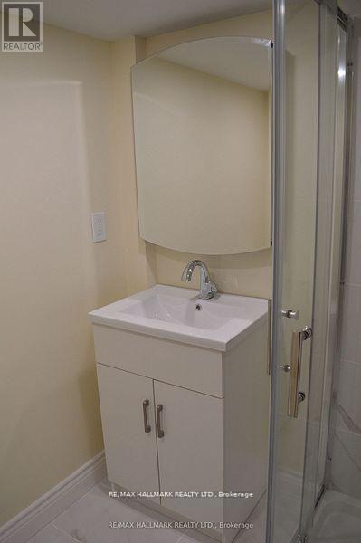 Lower - 9884 Bayview Avenue, Richmond Hill, ON - Indoor Photo Showing Laundry Room