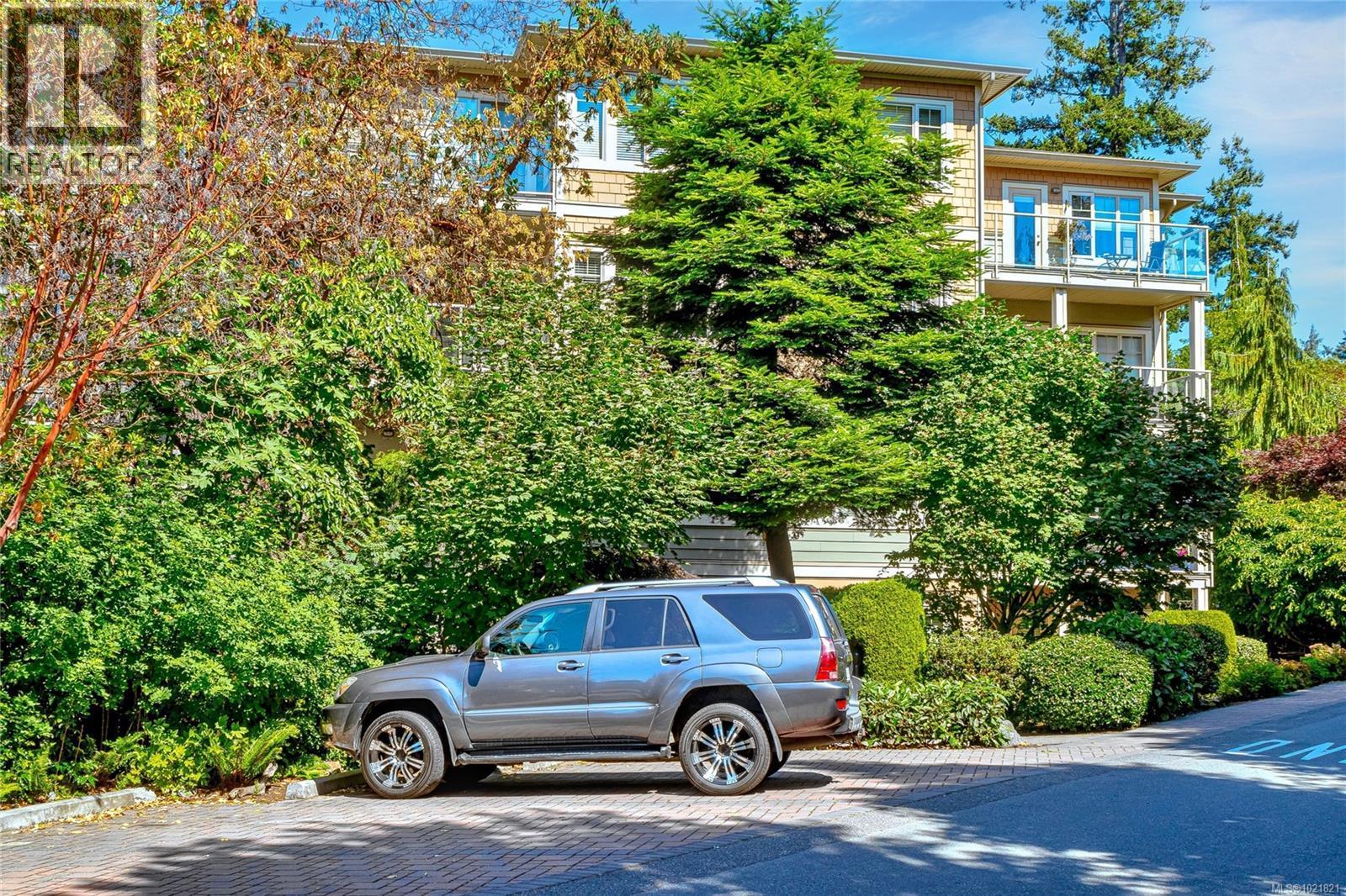 404 125 Aldersmith Pl, View Royal, BC - Outdoor