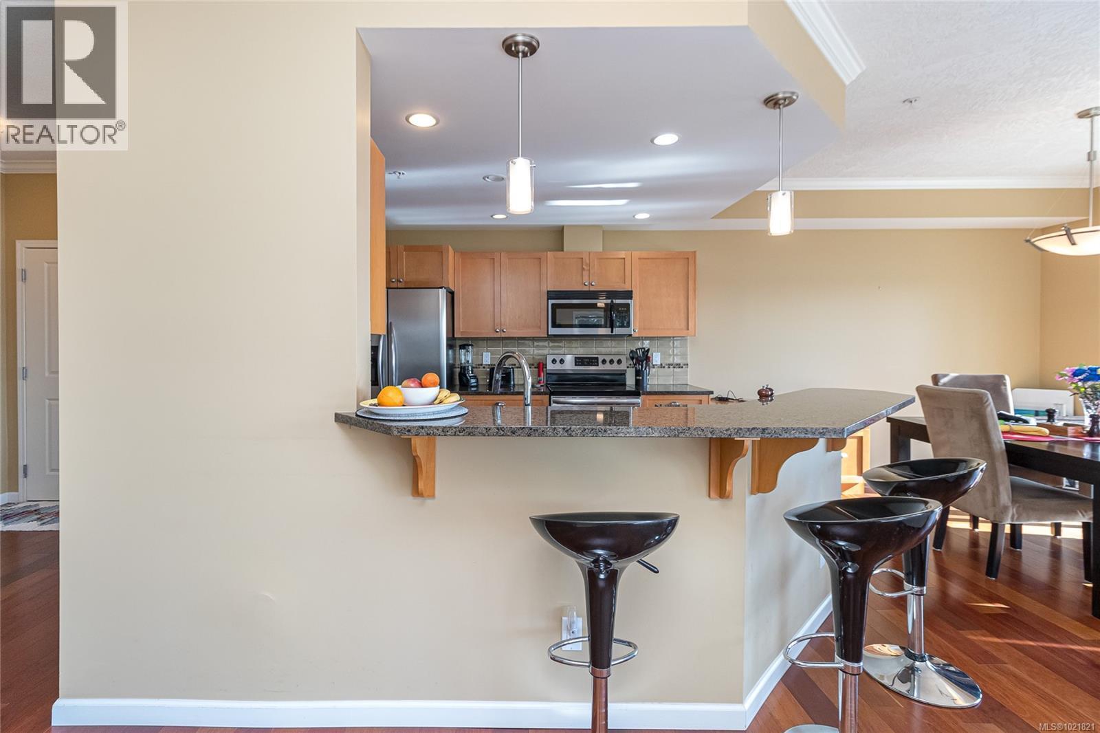 404 125 Aldersmith Pl, View Royal, BC - Indoor Photo Showing Kitchen