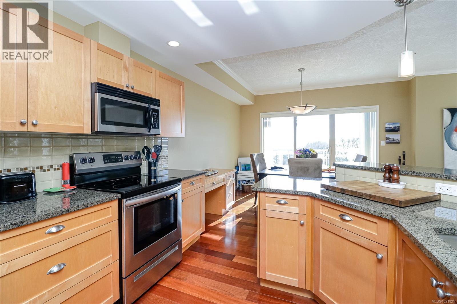 404 125 Aldersmith Pl, View Royal, BC - Indoor Photo Showing Kitchen