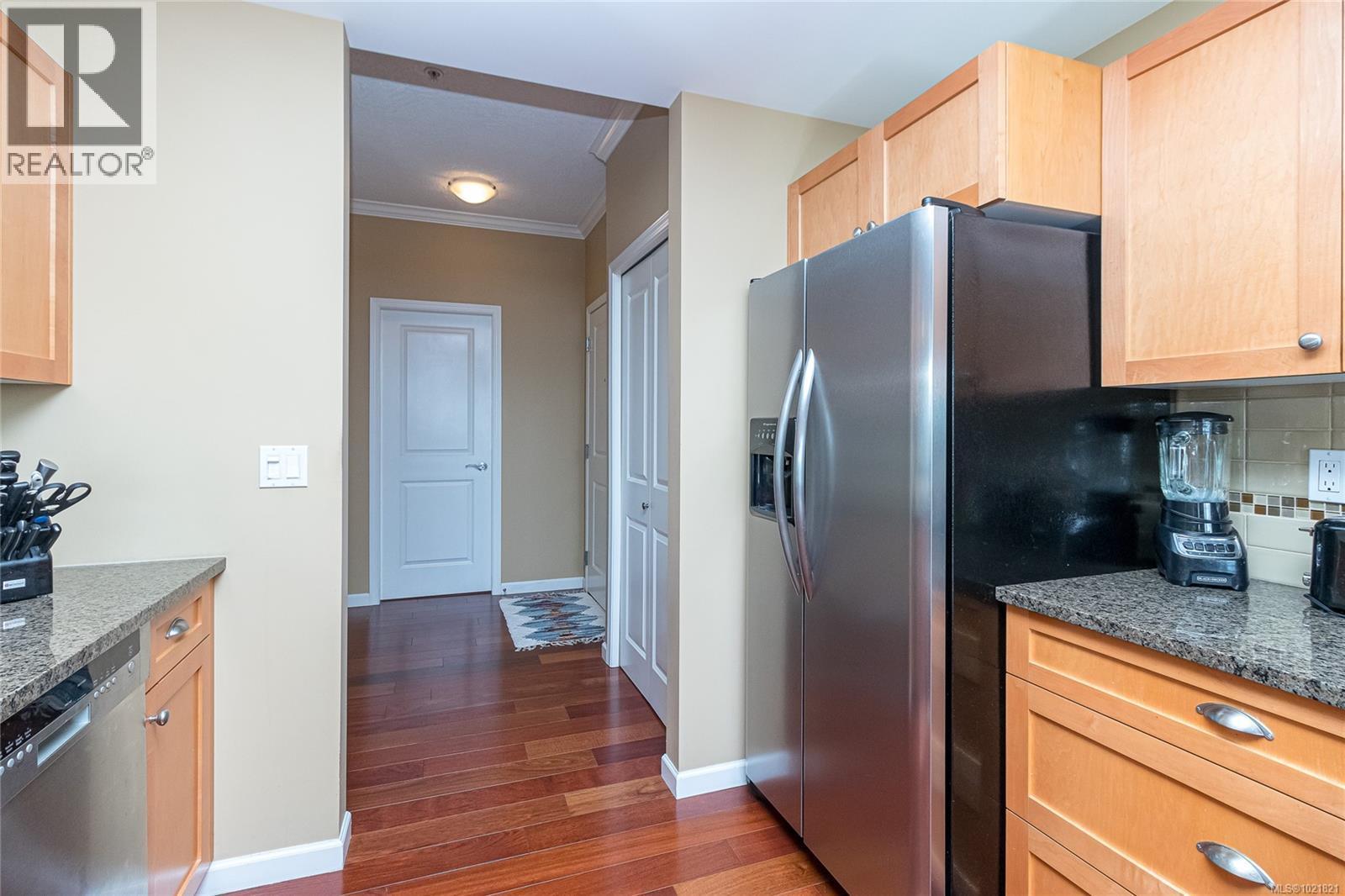 404 125 Aldersmith Pl, View Royal, BC - Indoor Photo Showing Kitchen