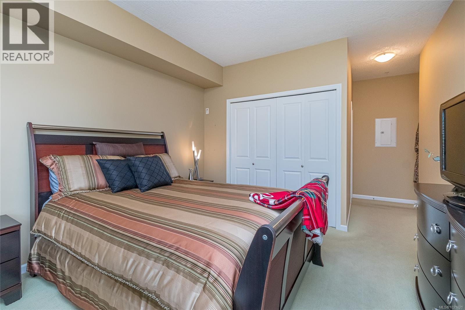 404 125 Aldersmith Pl, View Royal, BC - Indoor Photo Showing Bedroom