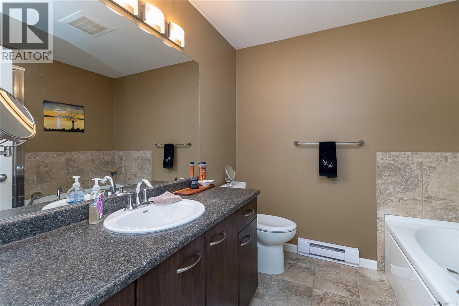 404 125 Aldersmith Pl, View Royal, BC - Indoor Photo Showing Bathroom