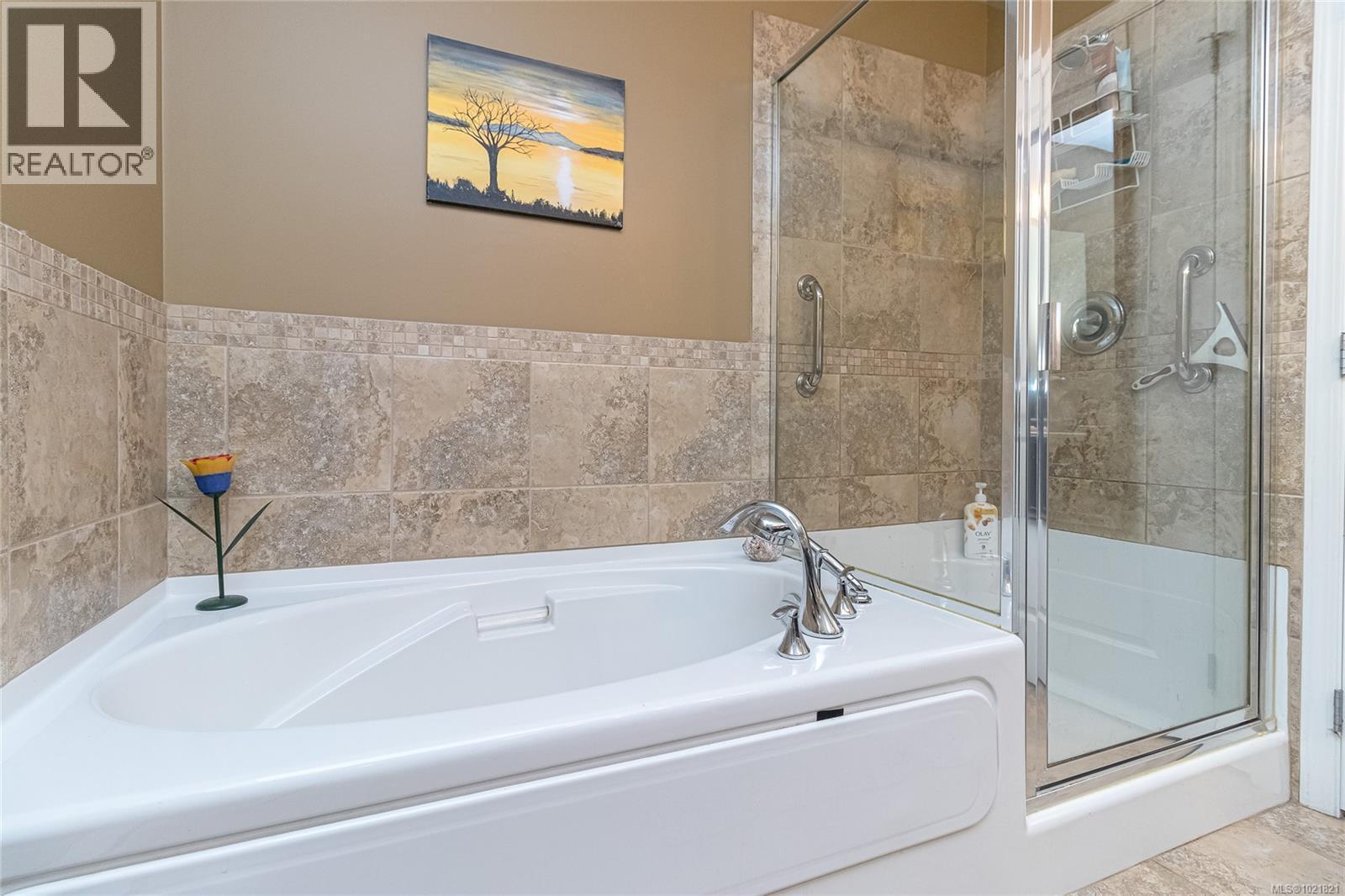 404 125 Aldersmith Pl, View Royal, BC - Indoor Photo Showing Bathroom