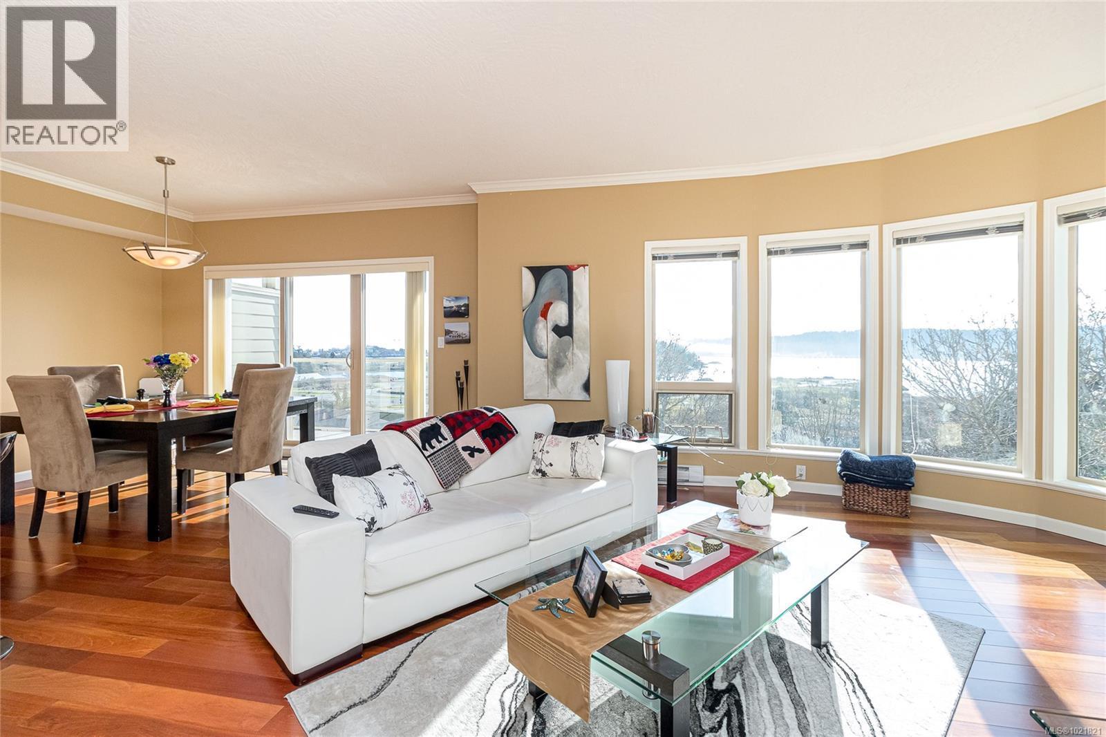 404 125 Aldersmith Pl, View Royal, BC - Indoor Photo Showing Living Room